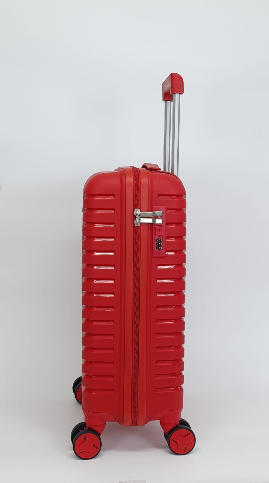 Benzi Maleta Rígida  Muy Resistente Material Polipropileno Lite Pro 5820 Ligera
