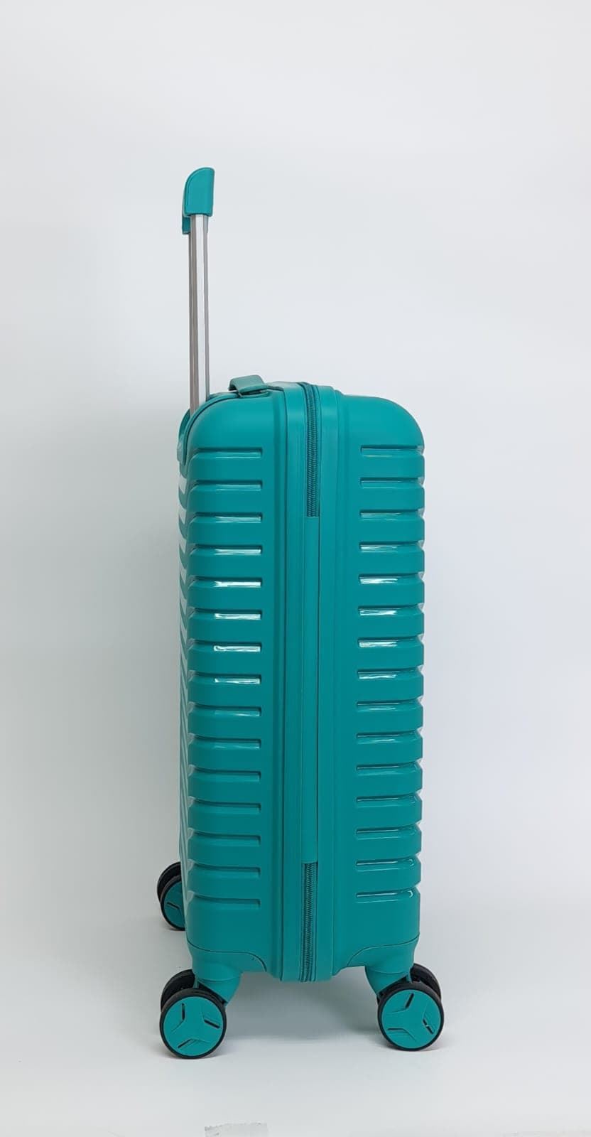 Benzi Maleta Rígida  Muy Resistente Material Polipropileno Lite Pro 5820 Ligera