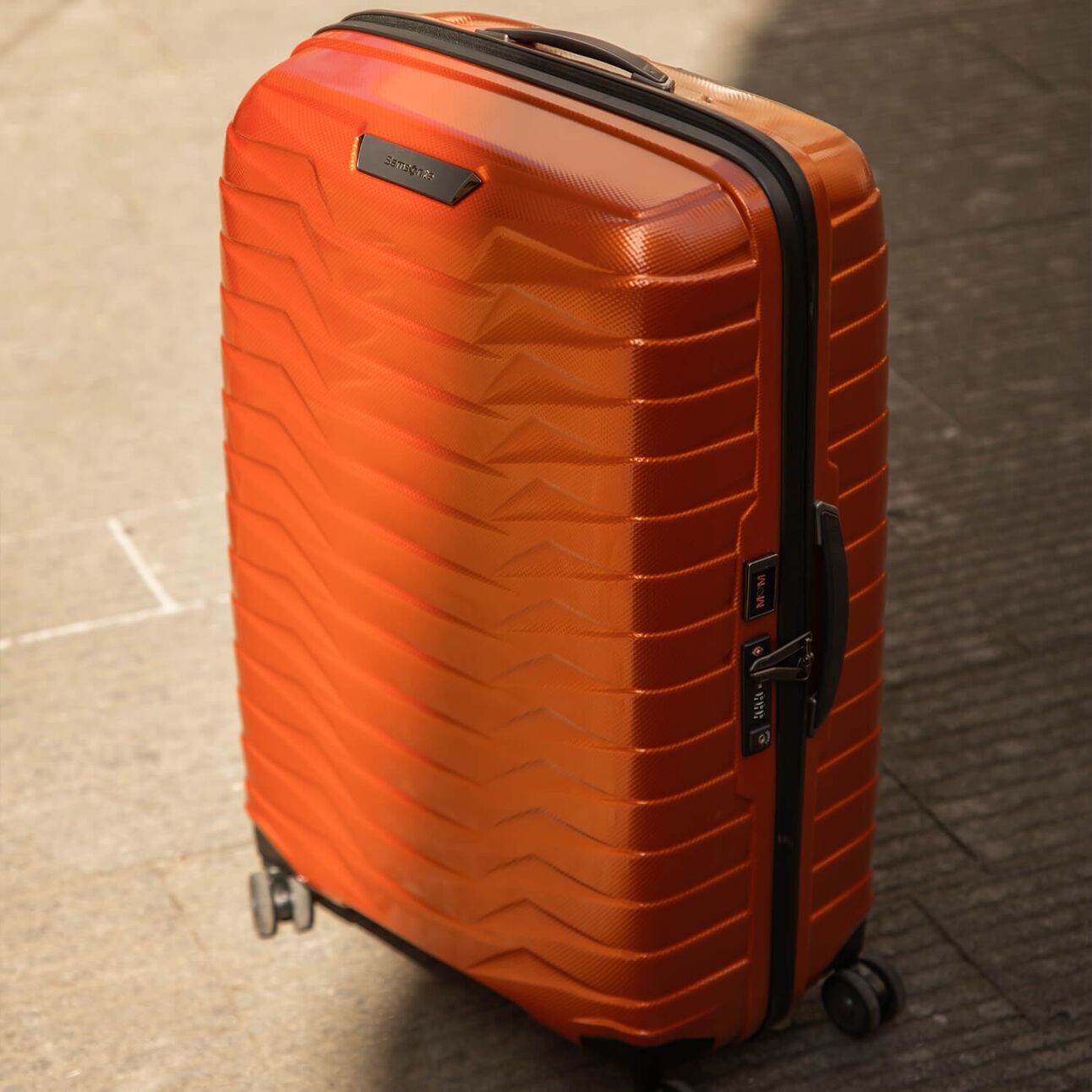 Samsonite Maleta Proxis con Material Roxkin® Ultraresistente 10 Años Garantía, PET Reciclado y Ruedas SilentMove